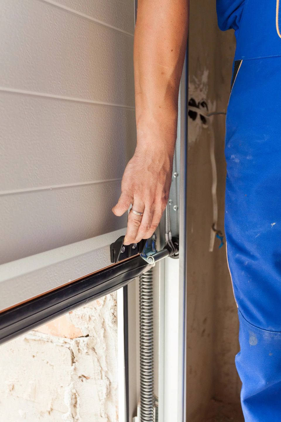 From broken springs and worn cables to faulty rollers, pulleys, and opener components, our skilled technician handles it all.